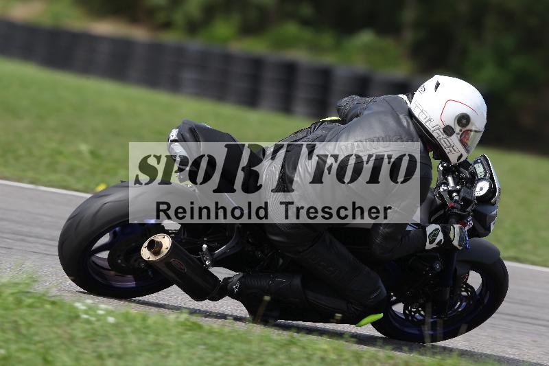 /Archiv-2022/63 10.09.2022 Speer Racing ADR/Gruppe gelb/backside